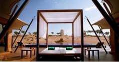 Valkerij, boogschieten en kamelenrijden bij Banyan Tree Al Wadi (luxe)
